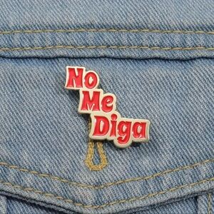No Me Diga! Enamel Pin